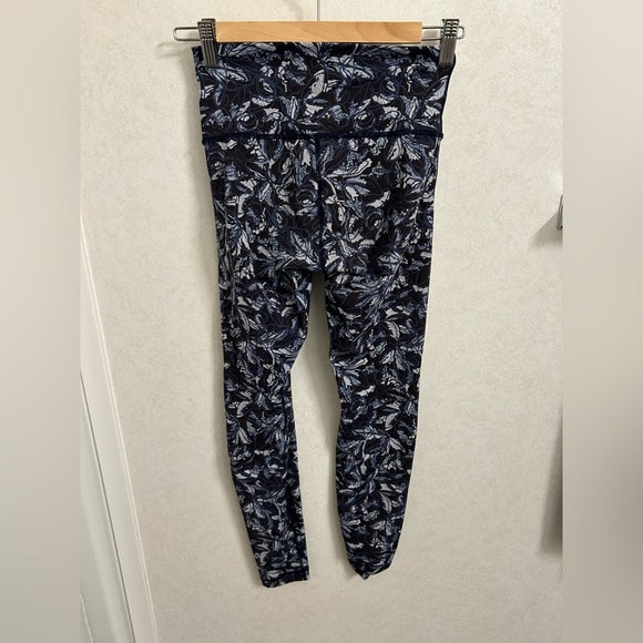 Lululemon Wunder Under Hi-Rise Tight size 4 - Picture 7 of 7